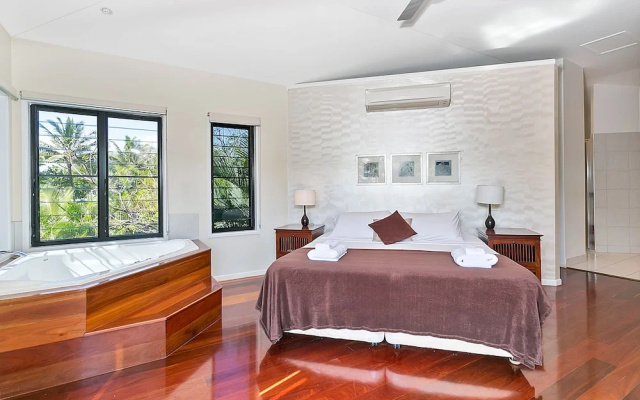 Beachcomber Holiday House