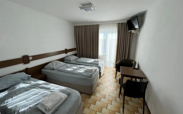F Hotel 24h Check-In