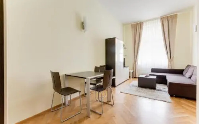 Apartment Halkova 5