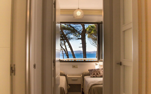 Comfortable Apartment in Sanxenxo with Terrace