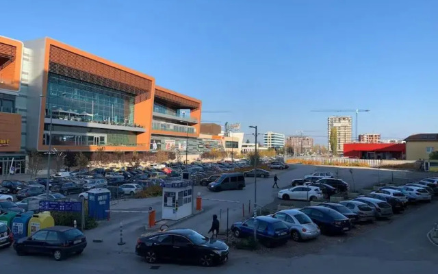 Sliver city next to paradise mall and metro