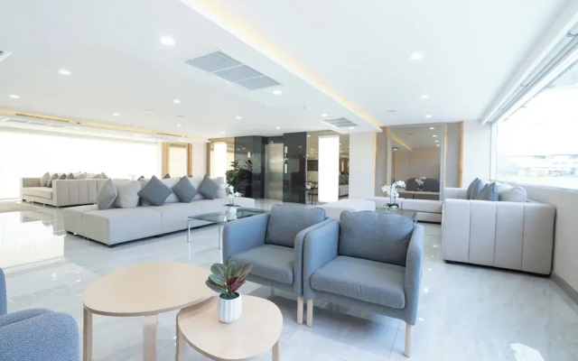 Oriole Residence