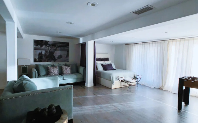 Luxury Beachfront Estate & Private Beach.