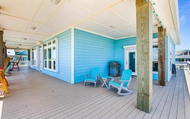 4 Biscayne 4 Bedroom Home by RedAwning