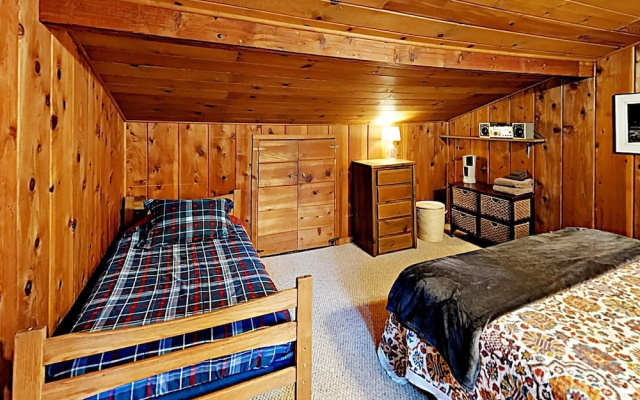 Becky's Boathouse 3BR by RedAwning