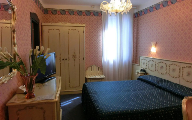 Hotel Diana