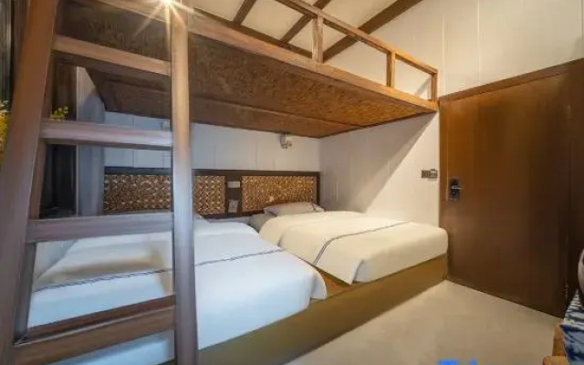 Qingya Courtyard · Sunny Villa · Designer Miaofeng Boutique Stay (Fenghuang Ancient Town)