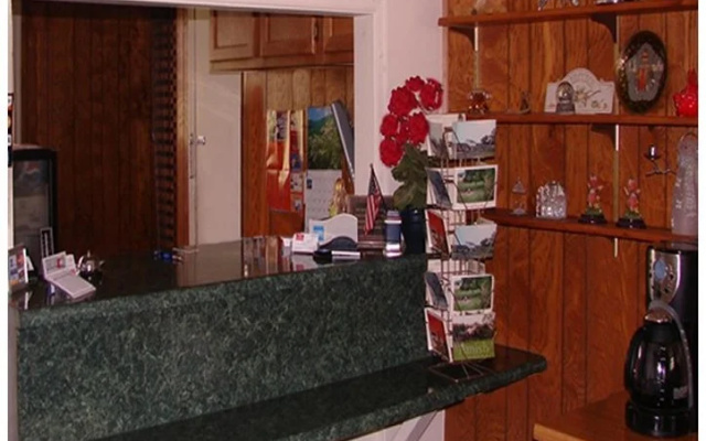 Red Carpet Inn & Suites