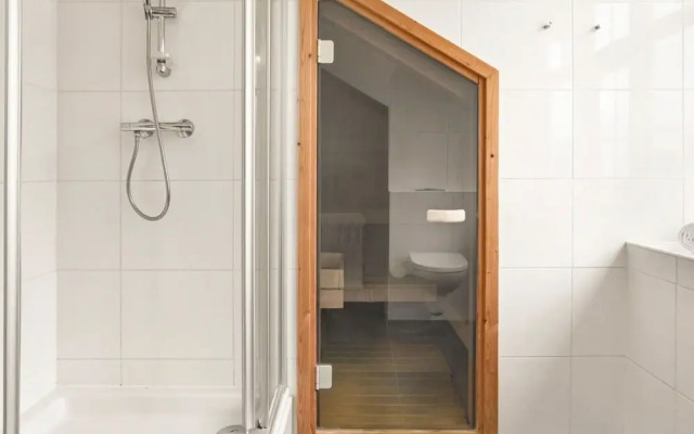 Bungalow by Water With Sauna in South Holland