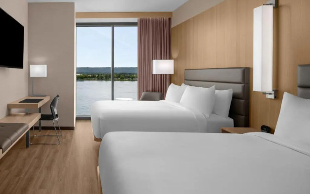 AC Hotel Vancouver Waterfront