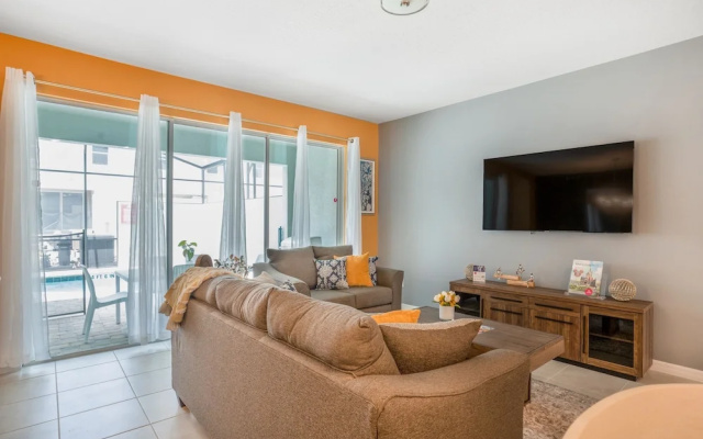 1804 Tropical Palms Circle