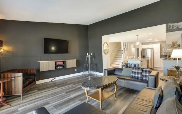 Stylish & Walkable! Pet-friendly St Augustine Gem!