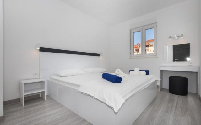 Apartments Jakov