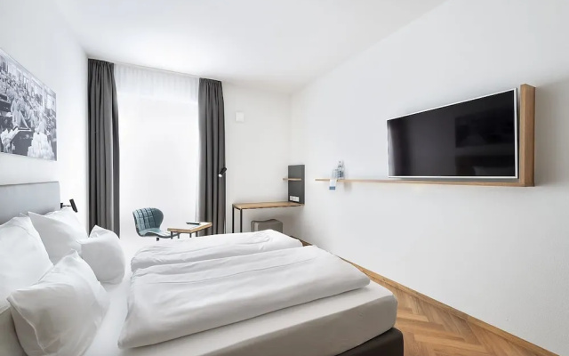Ecome Hotel