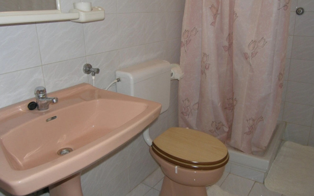 Cozy 4 Person Apartment Marija