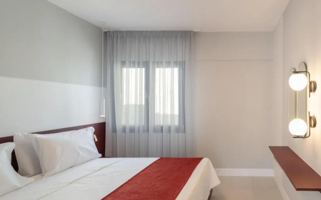 Evans Luxurious Apartment 3