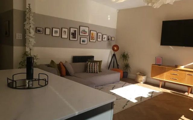 Remarkable 4-bed House in Sheffield
