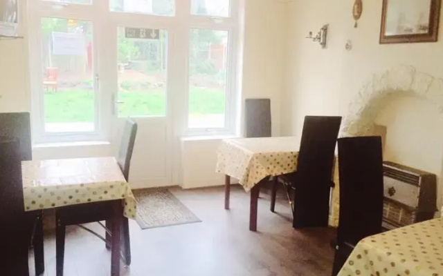 Elston Guest House
