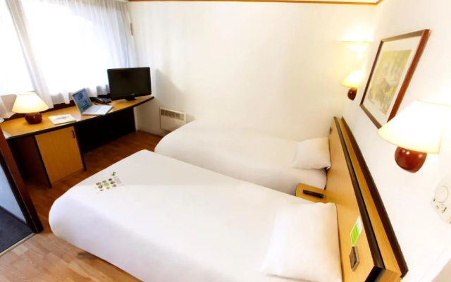 Kyriad Le Blanc Mesnil Hotel