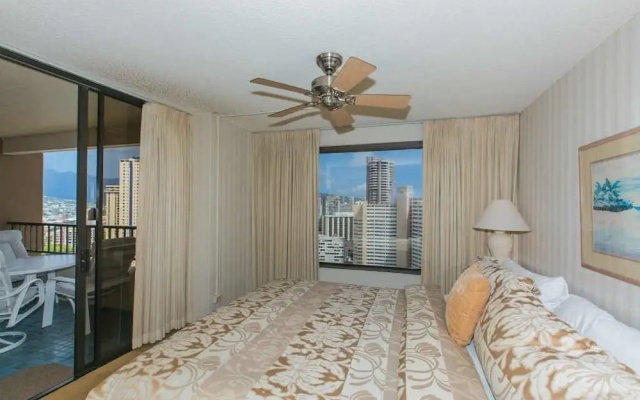Spacious Condos With Private Balcony at Discovery Bay - Free Wifi, Near Beaches!