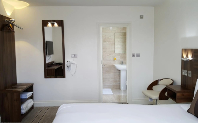 Heathrow-Windsor House for contractors & big groups