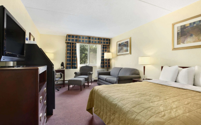 Travelodge by Wyndham Ottawa East