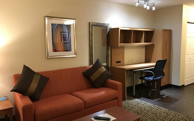 Hawthorn Suites by Wyndham Louisville North