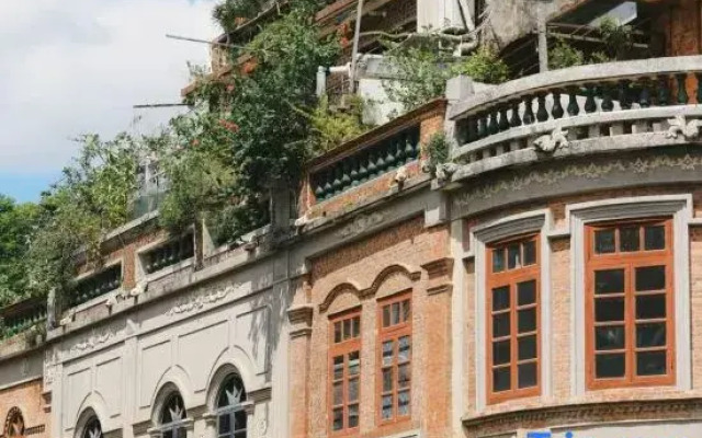 Fengsheju Cinema Bed and Breakfast