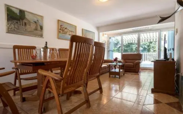 Holiday House Popic