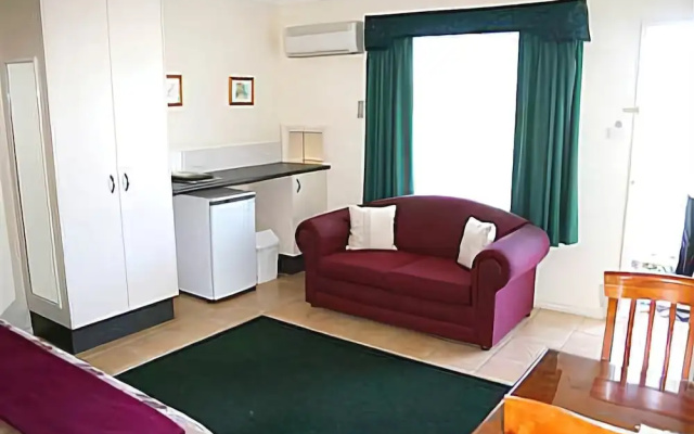 Maynestay Motel