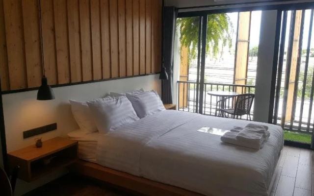Saya Loft Hostel Lopburi