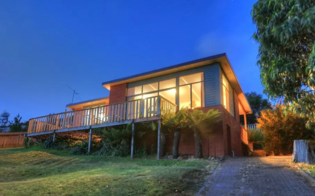 The Beach House- Essentially Tas Dover
