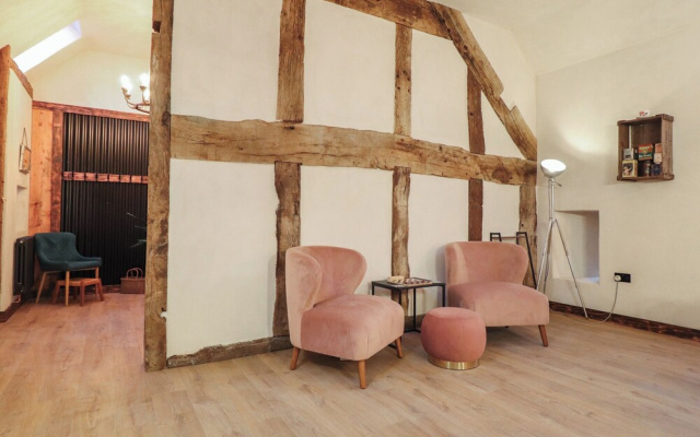 Godre'r Gyrn, Plas Moelfre Hall Barns