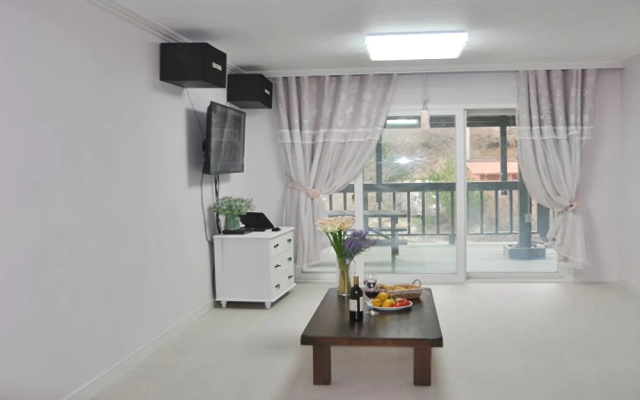 Baenaegol Audio Jeongwon Pension