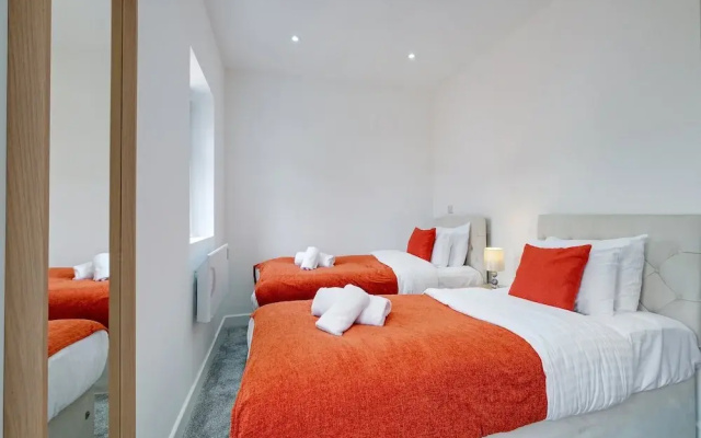 Newly Converted 2BDR 1BA APT in Hounslow