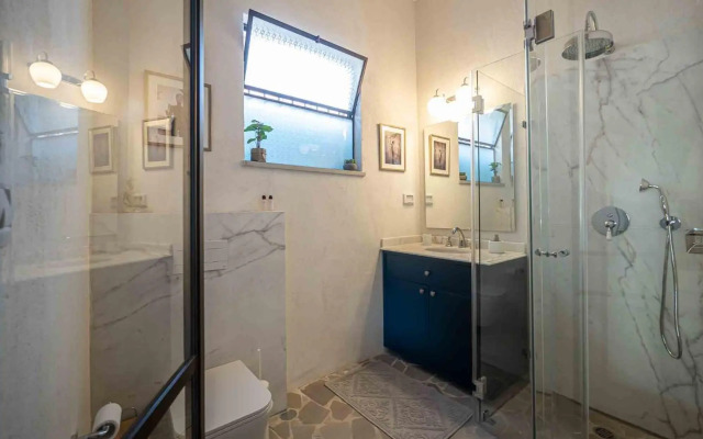 VELLER Shemaiah Apt #4