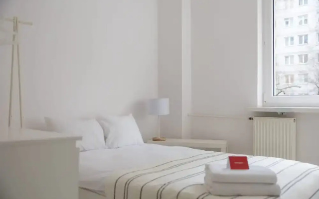 Rondo ONZ Sunny Apartment