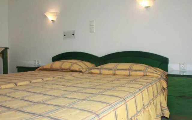 Iades Studios & Apartments