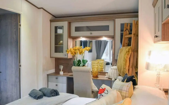 Boutique Lodge With hot tub Sleeps 6