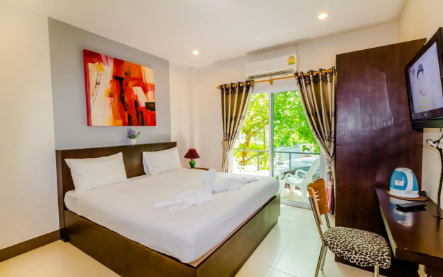 Baan Yuyen Karon Guesthouse