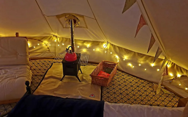 5m xl Bell Tent With log Burner, Near Whitby