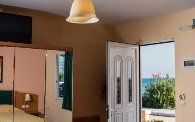 Limanaki Apartments