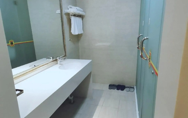 Super 8 Hotel (Linquan East Road, Guangde Road)
