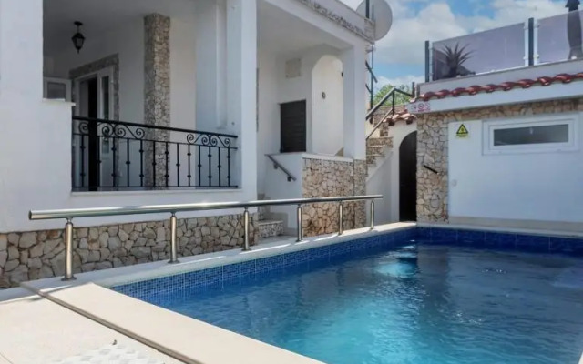 Holiday House IVA
