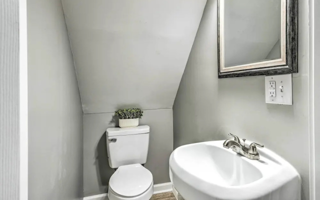 Pet-friendly Indianapolis Townhome w/ Yard!