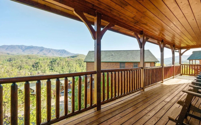Gatlinburg Mountain Lodge 5 Bedroom Cabin
