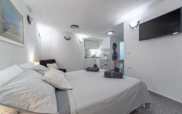Apartments Lodra