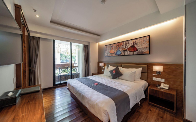 City Hotel 2