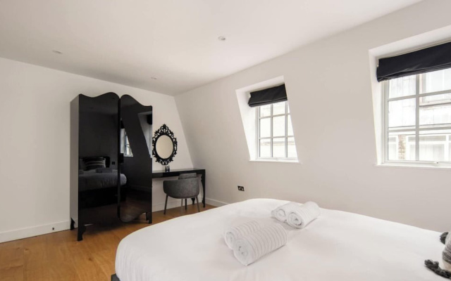 5 Mins Walk to Bond Street Marylebone Townhouse