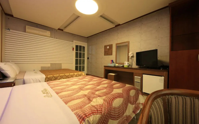 Sunbeach Hotel